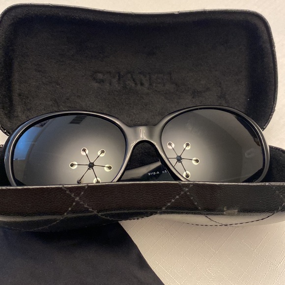 Chanel camellia CC logo sunglasses with case - Picture 9 of 9